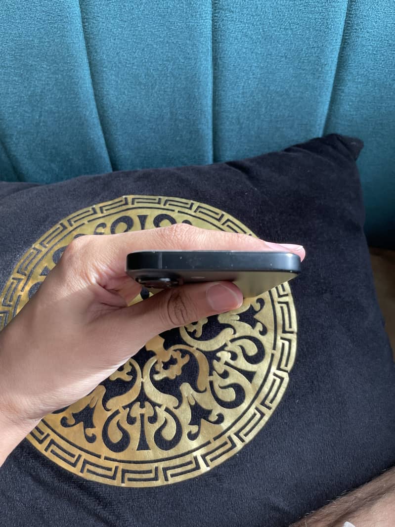 iPhone 16 3