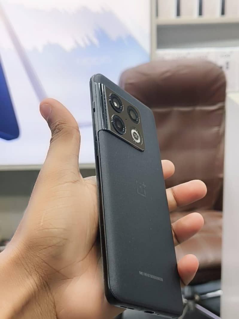 One Plus 10 Pro 1