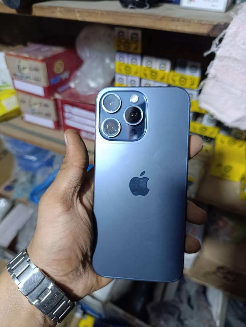 Apple iPhone 15 Pro Max 2