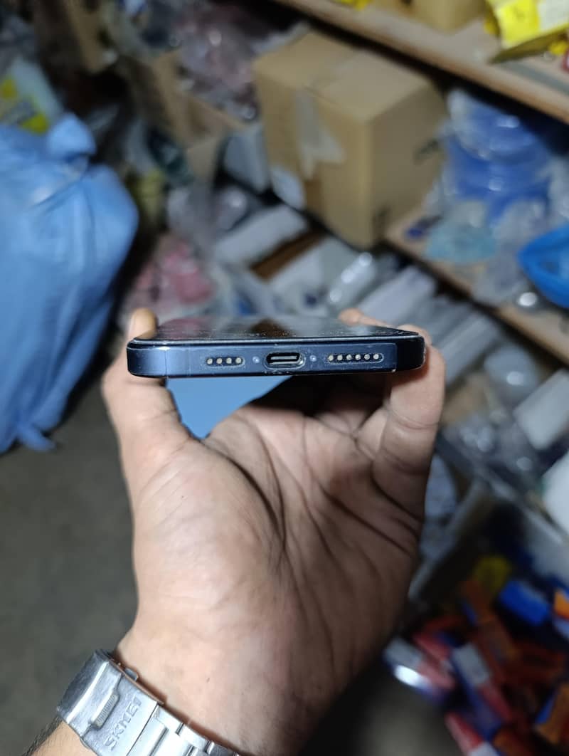 Apple iPhone 15 Pro Max 4