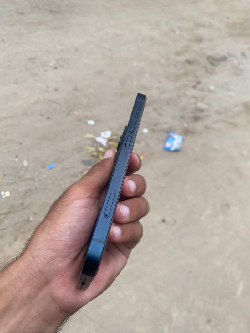 Apple iPhone 13 1
