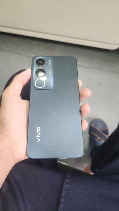 Vivo Y19s.  4,128gb