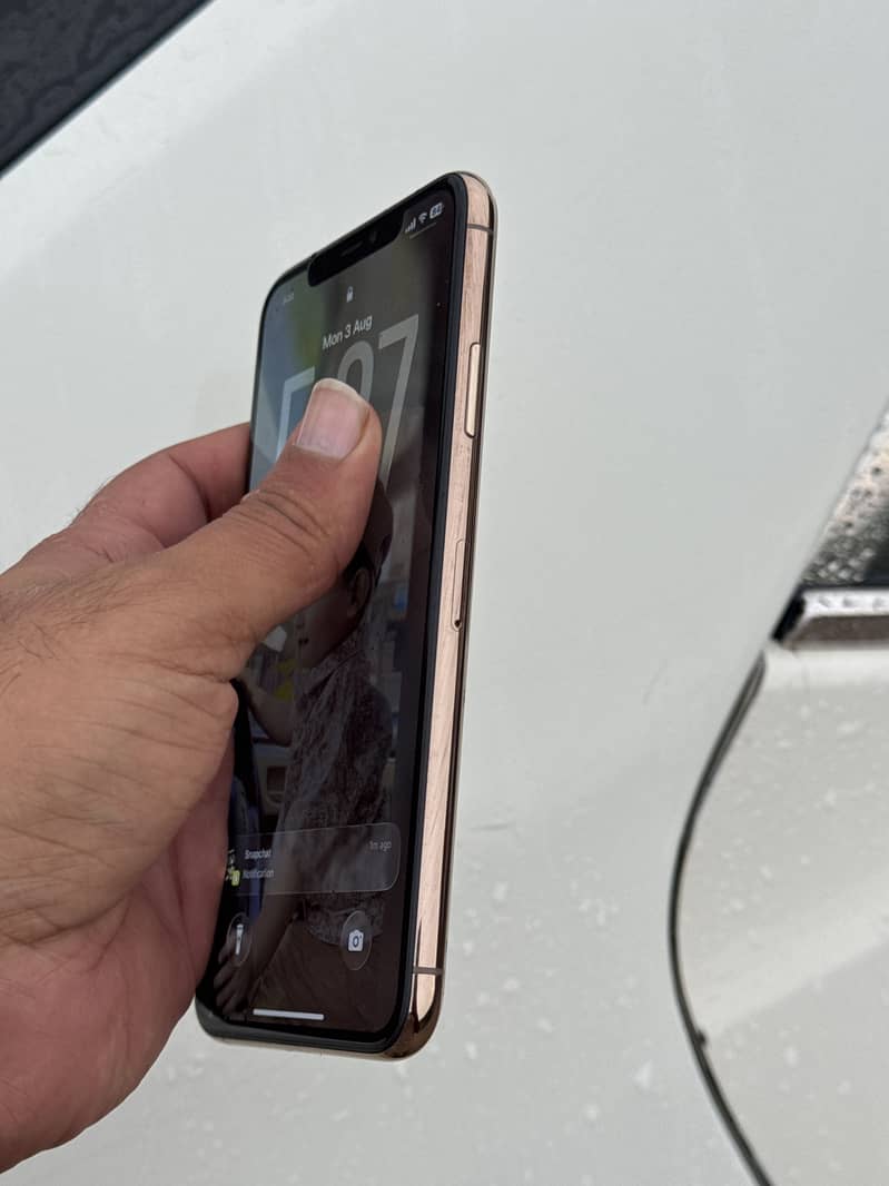 Apple iPhone 11 Pro Max 2
