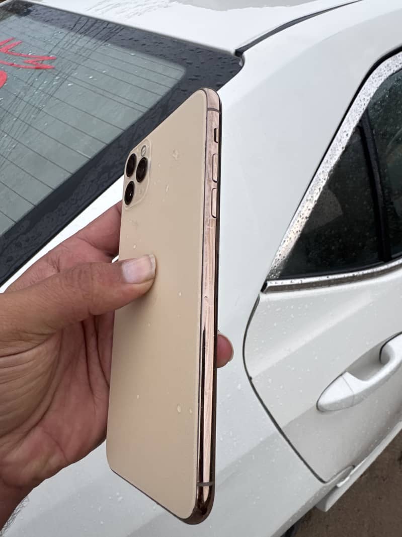 Apple iPhone 11 Pro Max 4