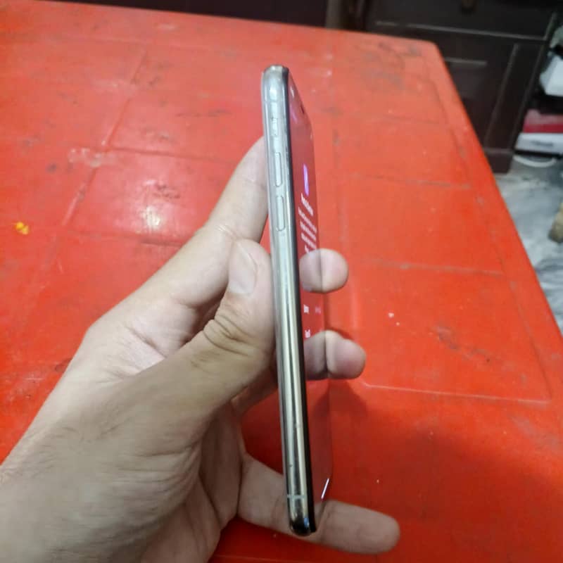 Iphone xs 4