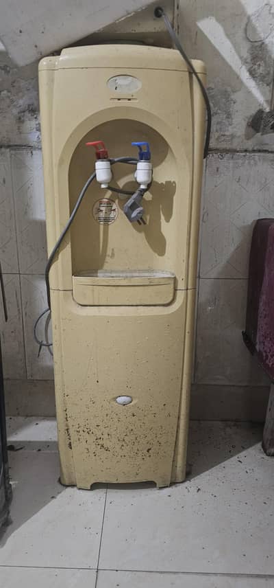 Old Water Dispenser. just need cleaning
