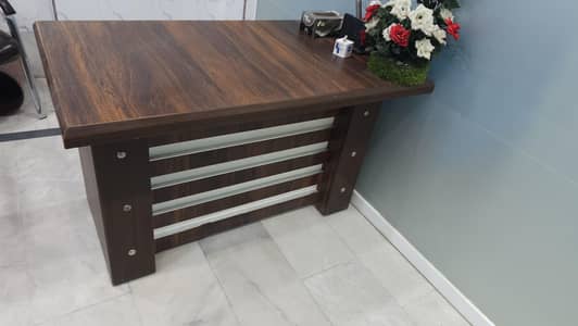 Executive Office Table / Manager Desk – Excellent Condition