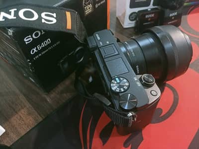 Sony Camera A6400, Sigma Lens 1.4 DC DN, Wireless Mic Road Go ii Pro