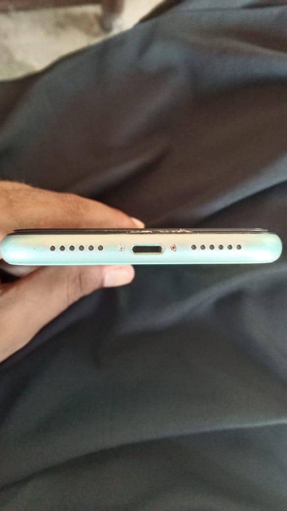 Apple iPhone 11 3