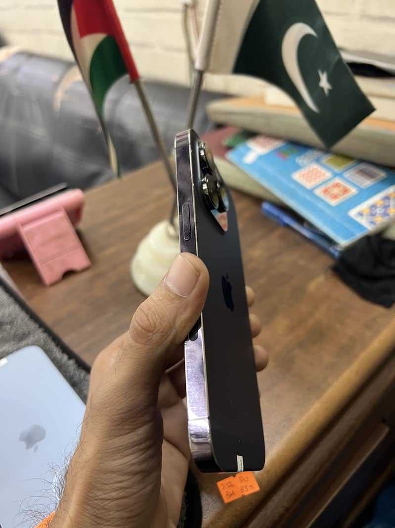 Apple iPhone 14 Pro 0
