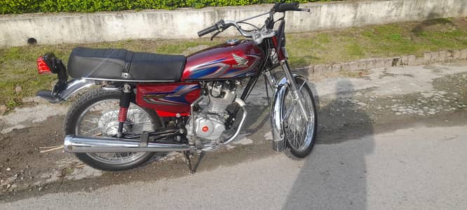 10/10 hai tyres dono new ha service k engine 10/10