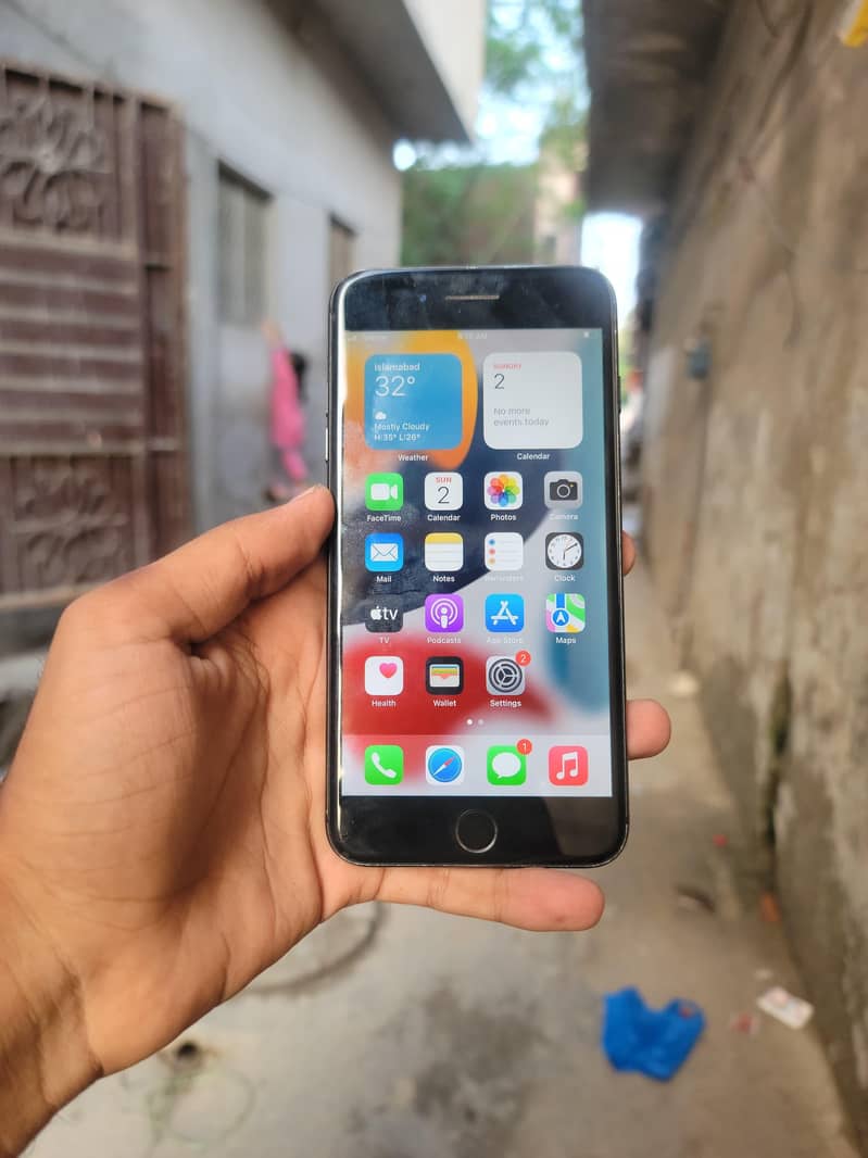 Apple iPhone 7 Plus 2