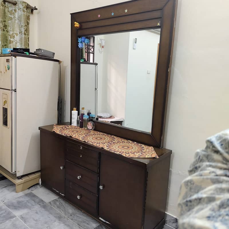 Dressing table 0