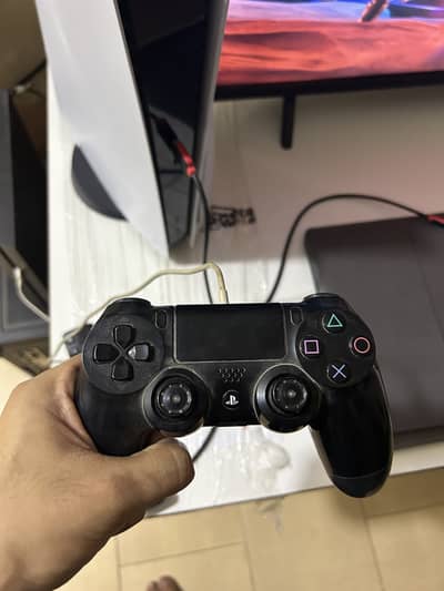 Ps4 500 gb with box and a controller