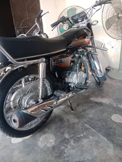 Honda 125 black edition