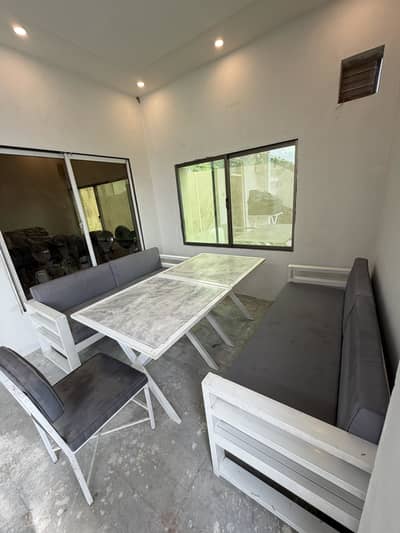 Sofas with table