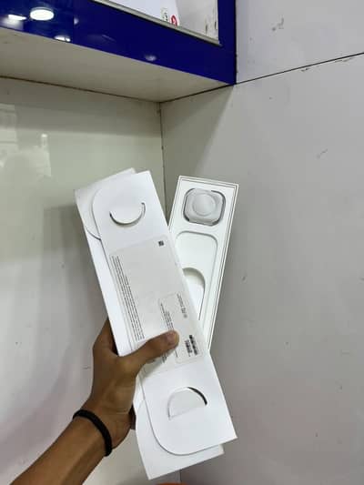 Apple series7 (no scratches)with box