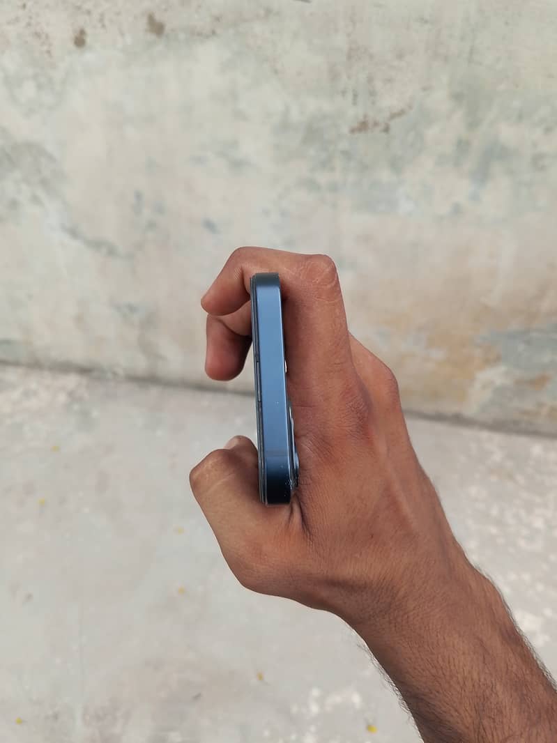 Apple iPhone 13 3