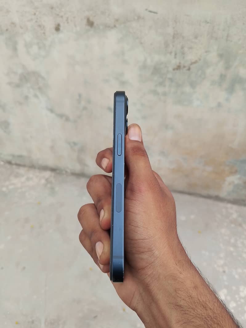 Apple iPhone 13 4