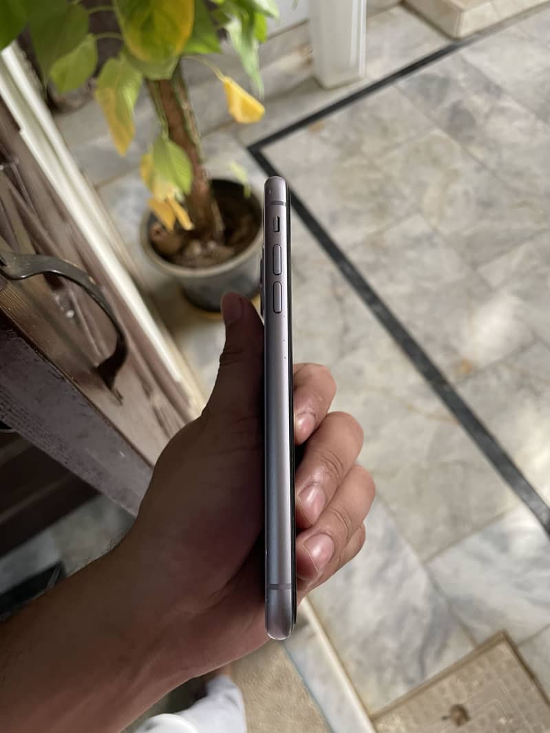 Apple iPhone 11 5