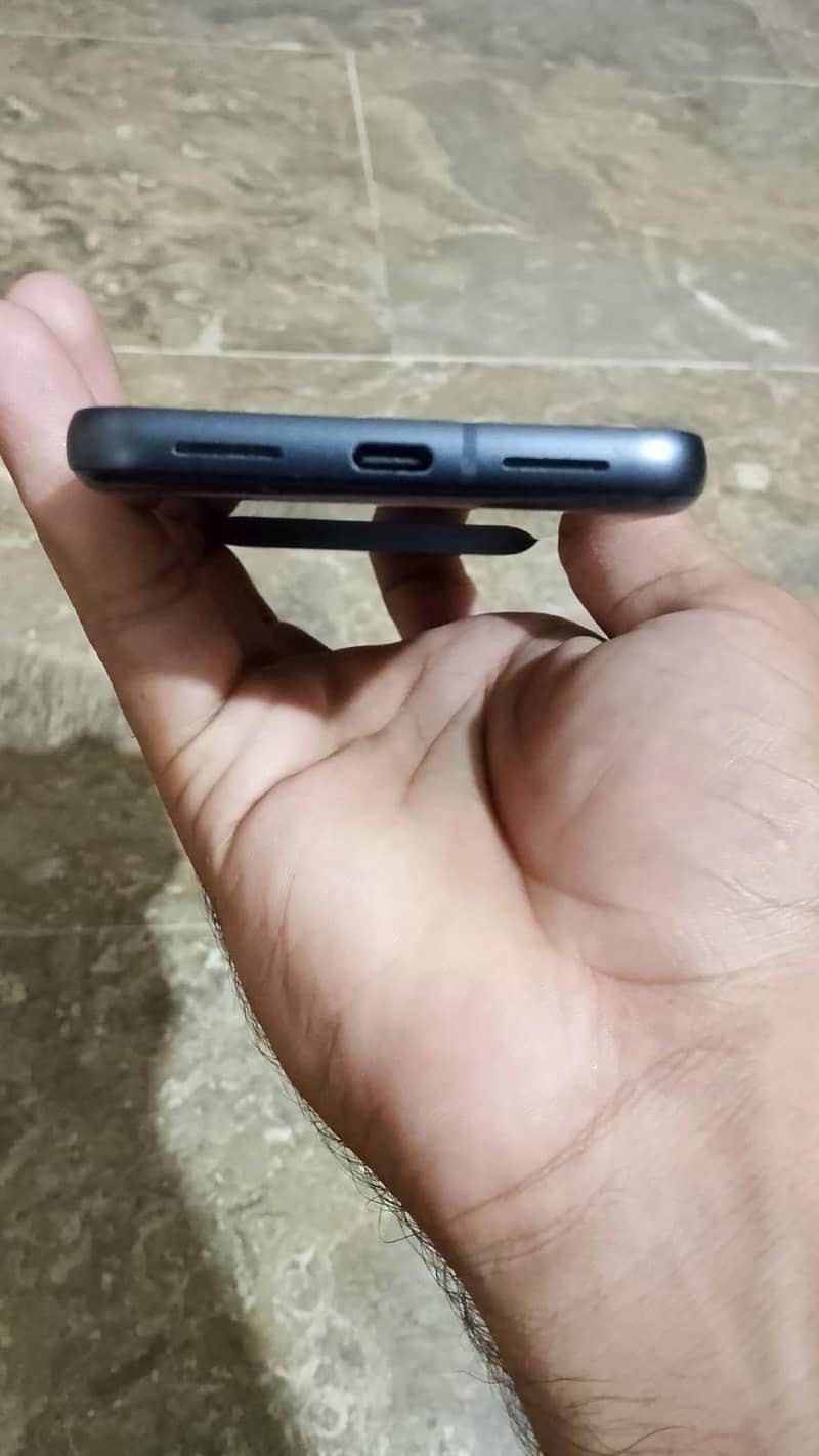 Google Pixel 8 4