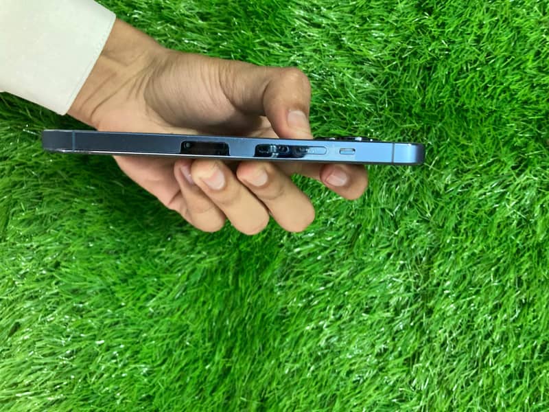 Apple iPhone 13 Pro 8