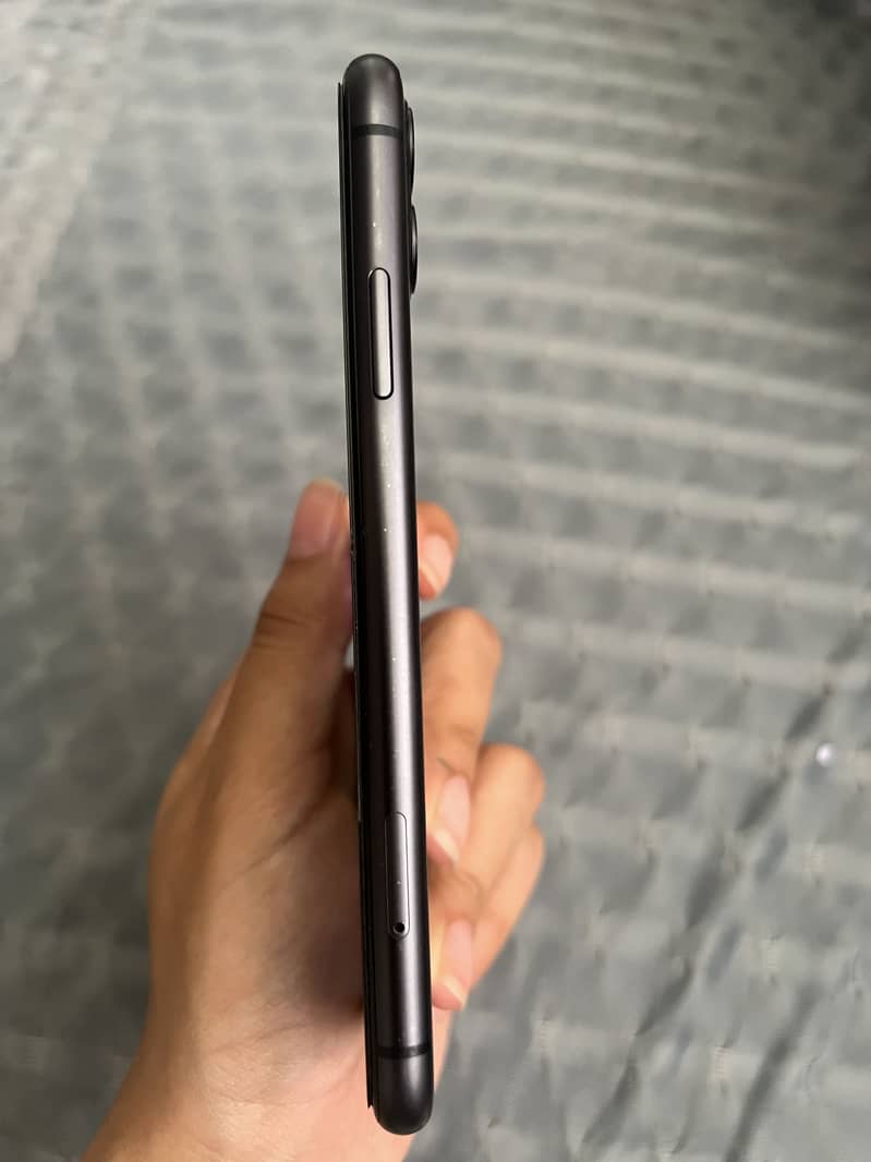 Apple iPhone 11 3