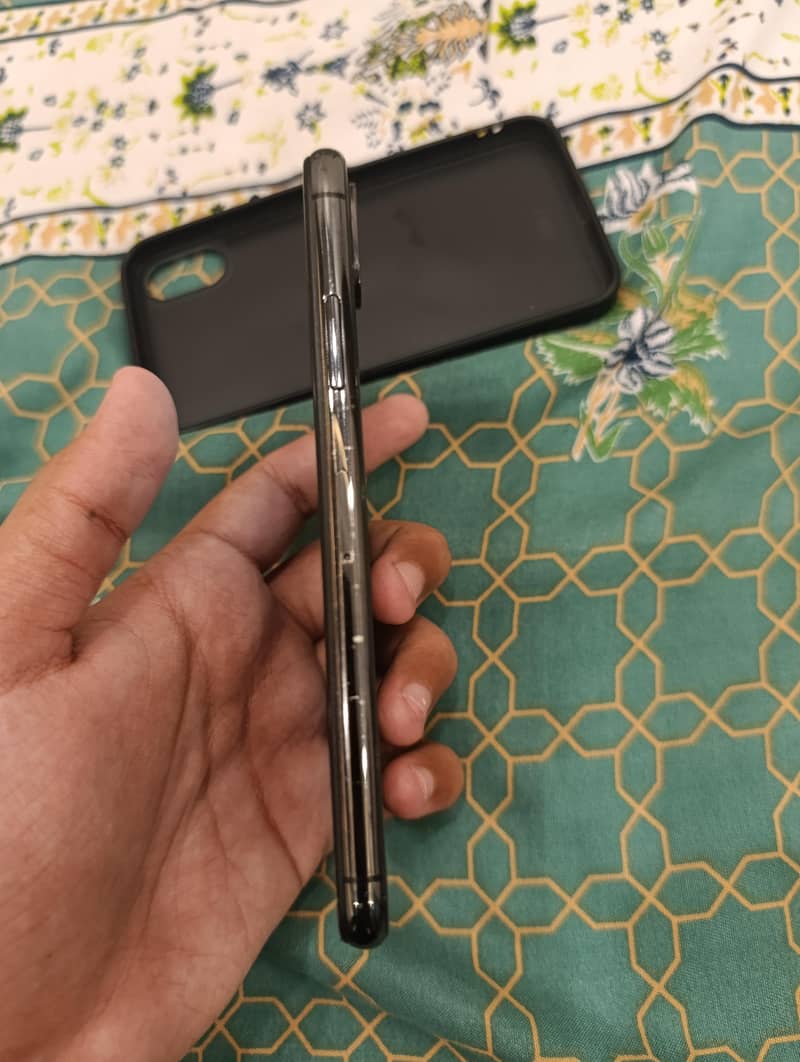 Apple iPhone X 3