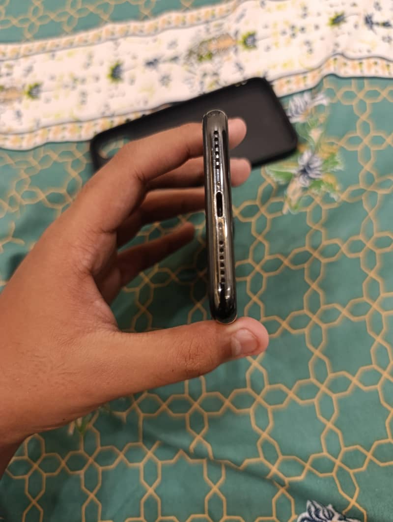 Apple iPhone X 5