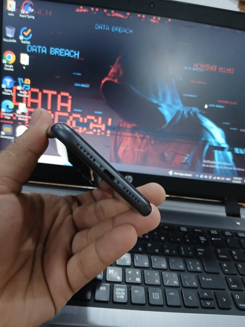 Apple iPhone 11 4