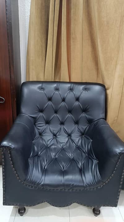 Slightly used good leather quality sofa