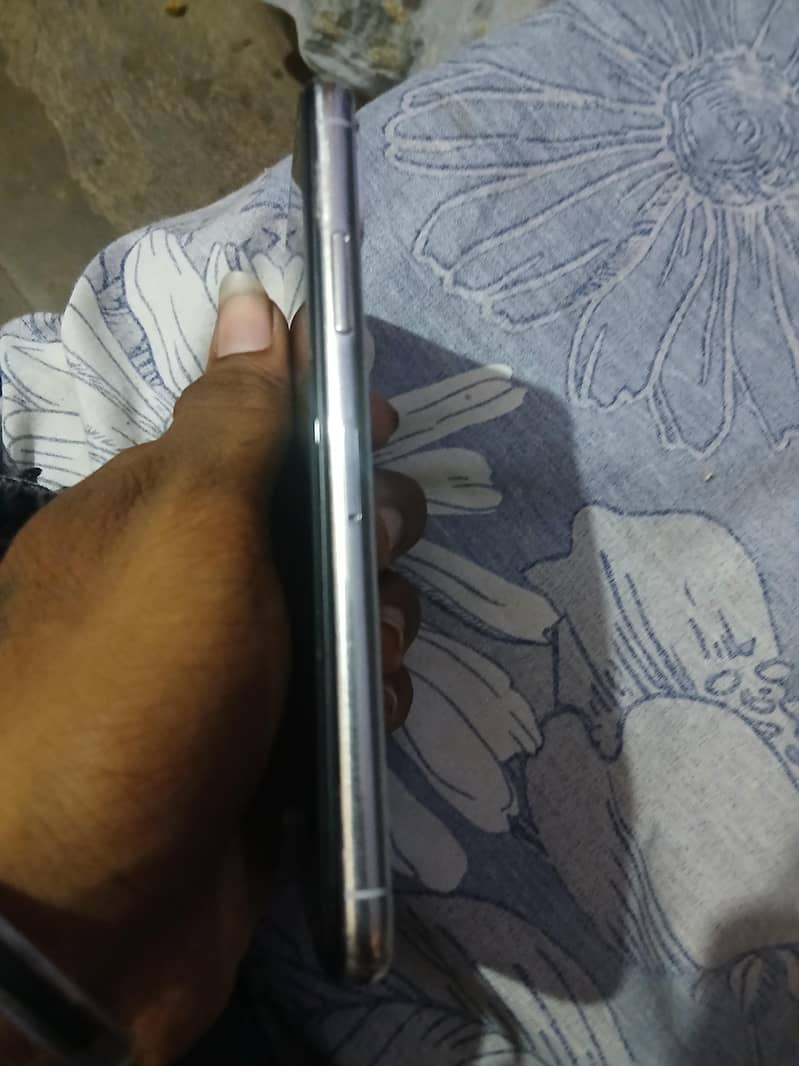 Apple iPhone X 4