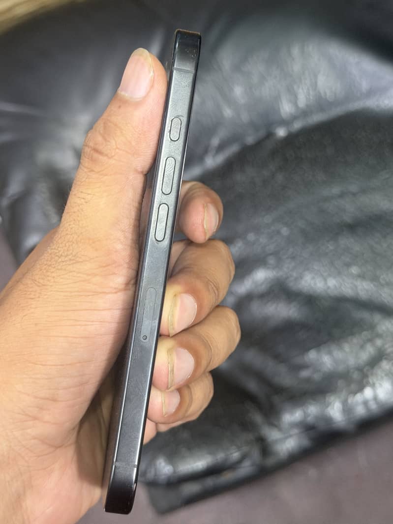 Apple iPhone 16 Pro 1