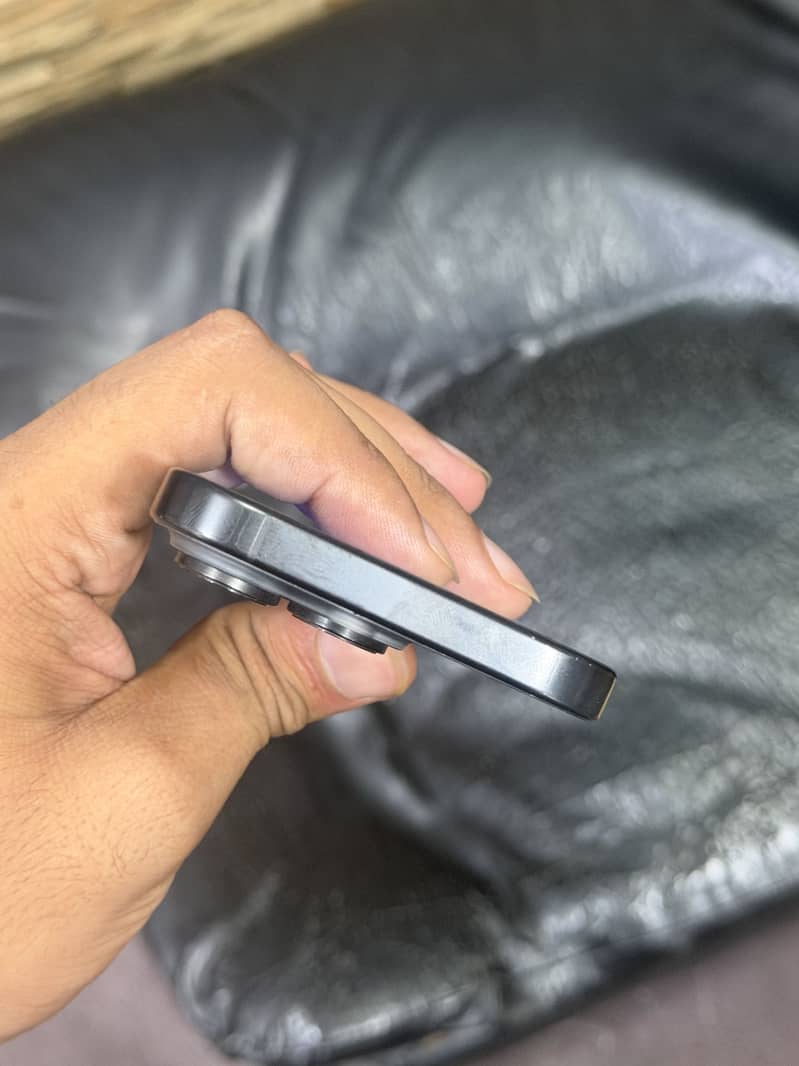 Apple iPhone 16 Pro 3