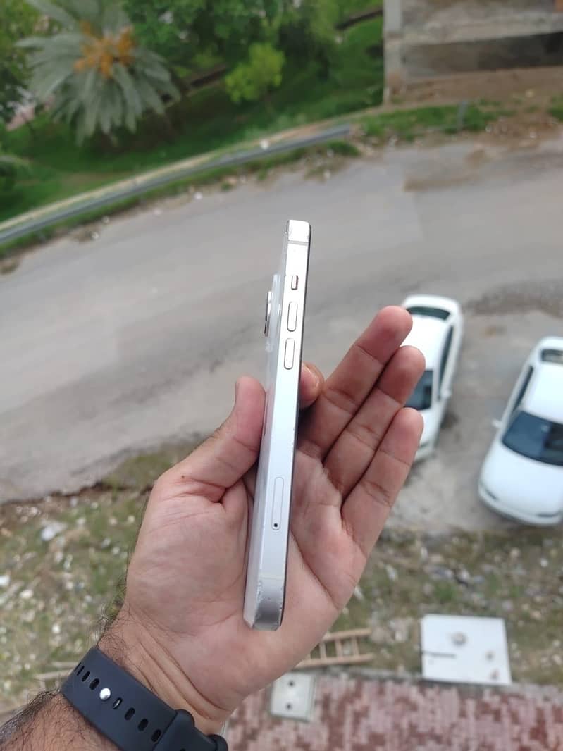 Apple iPhone 14 3