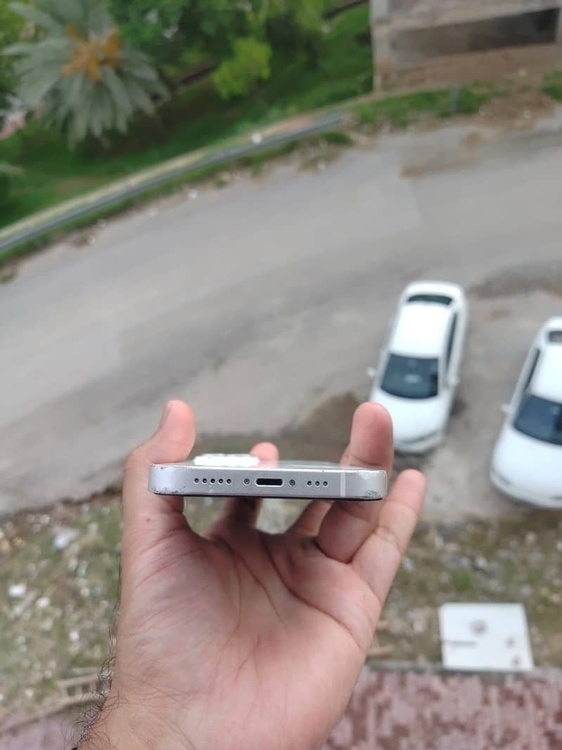 Apple iPhone 14 4