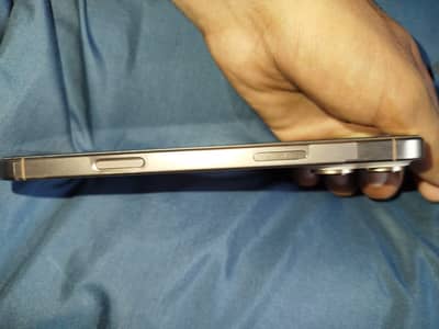 Apple iPhone 16 Pro Max desert titanium