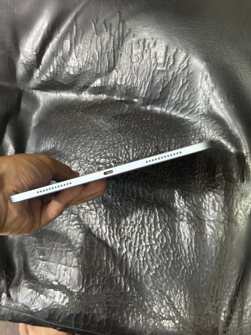 Apple iPhone 11 4