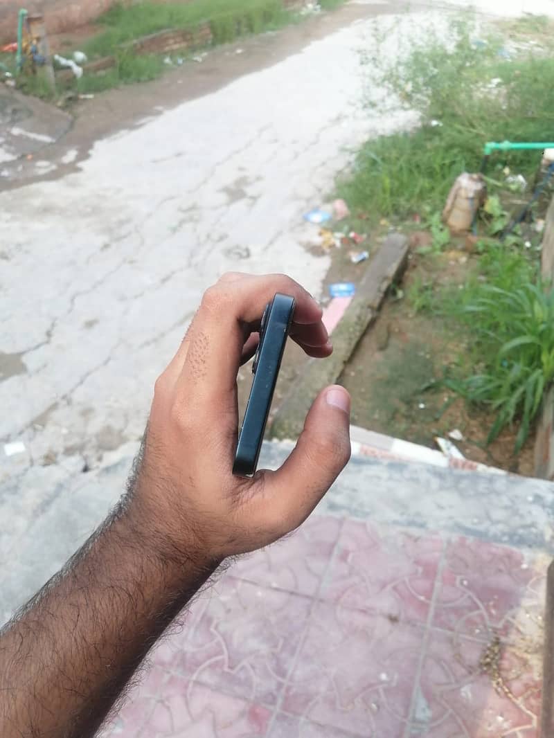Apple iPhone 13 4