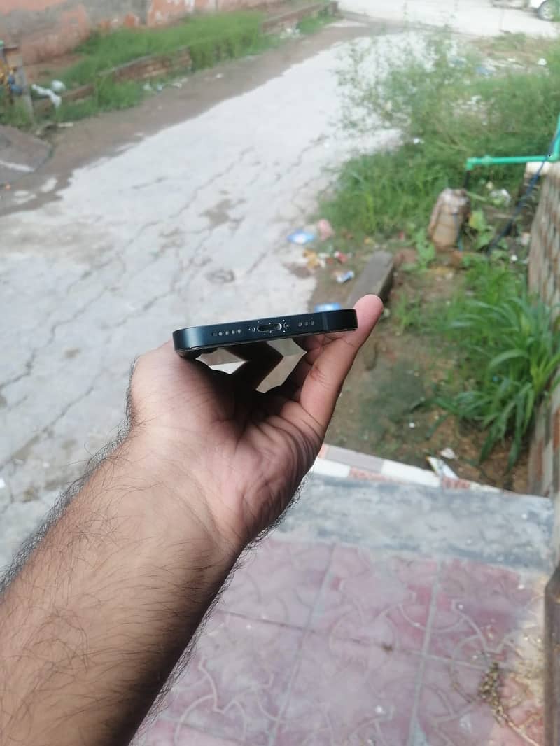 Apple iPhone 13 6