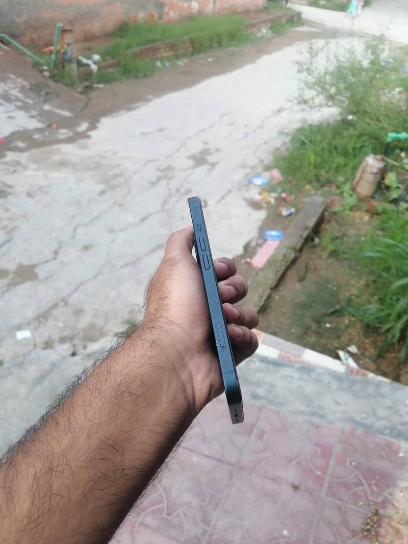 Apple iPhone 13 7