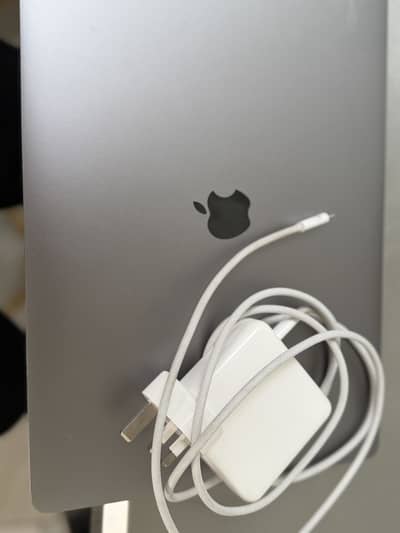 MacBook Pro 15.4” (2018) – Core i9 | 32GB RAM | 500GB SSD
