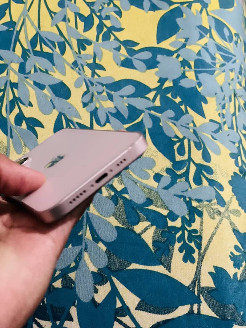 Apple iPhone 13 3