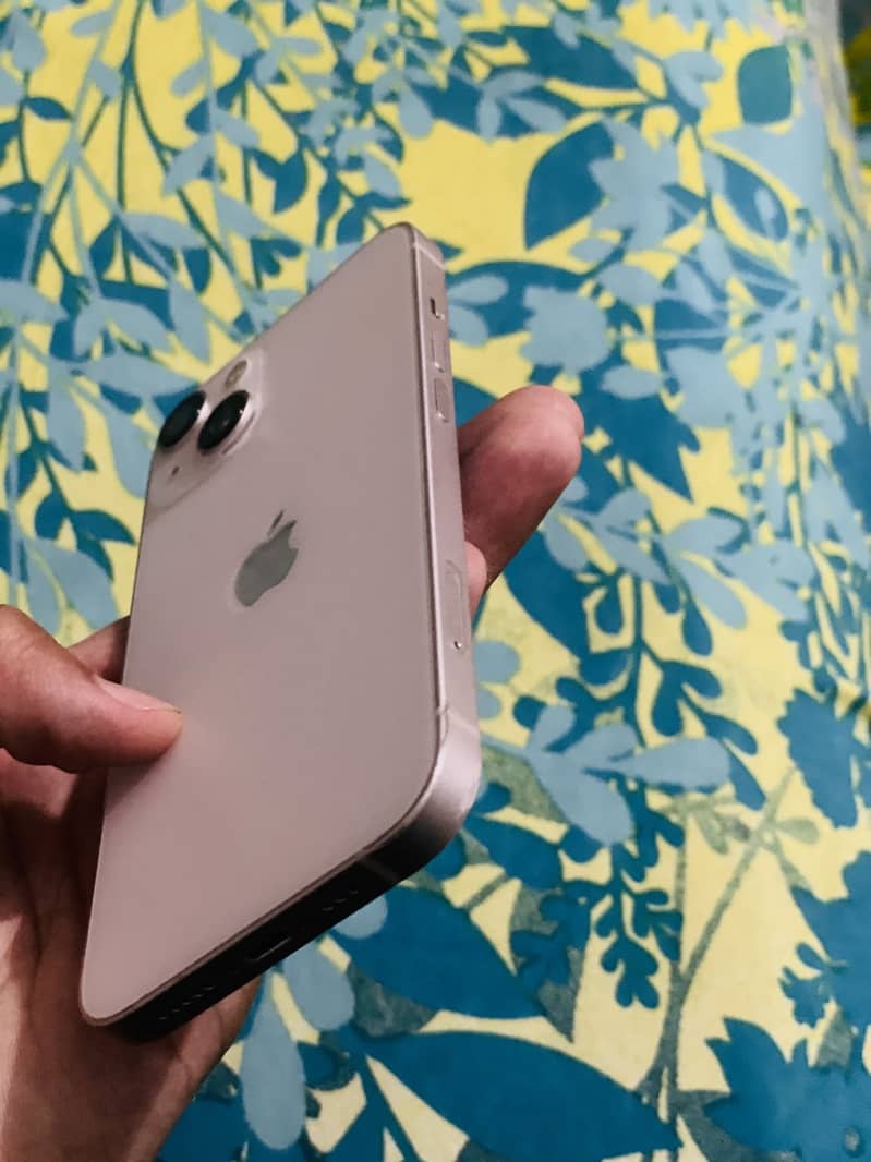 Apple iPhone 13 5