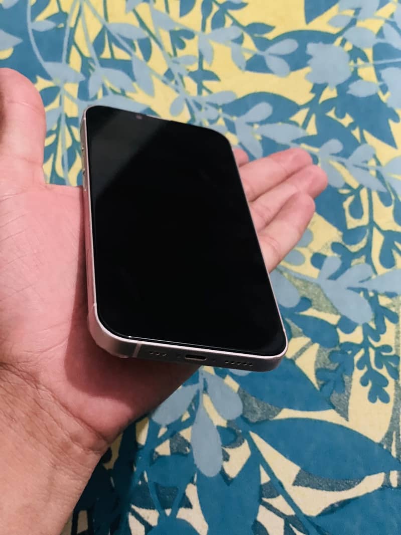 Apple iPhone 13 6
