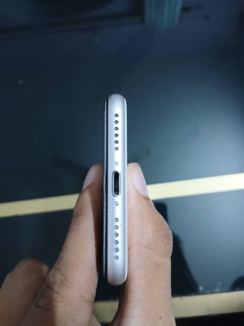 iPhone SE3 4