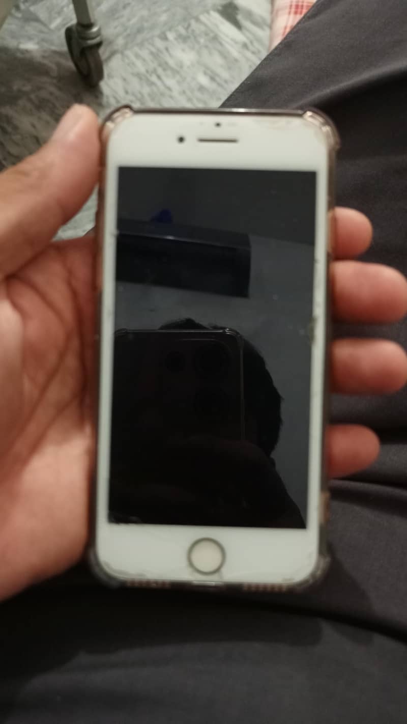 Apple iPhone 8 4