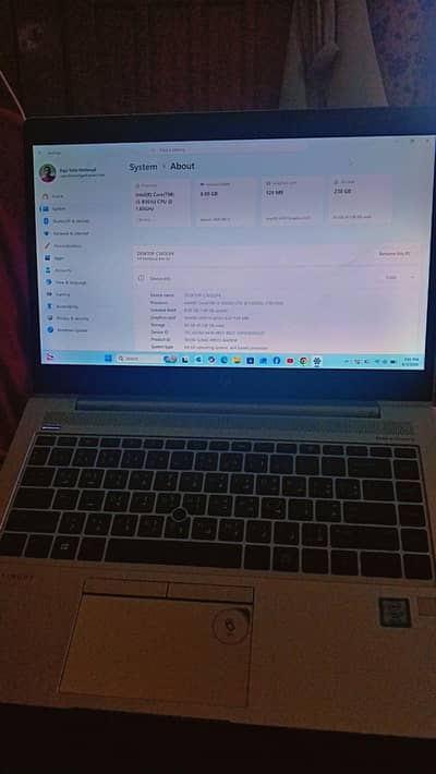 Laptop i5 8th gen - 8Gb Ram---256 ssd