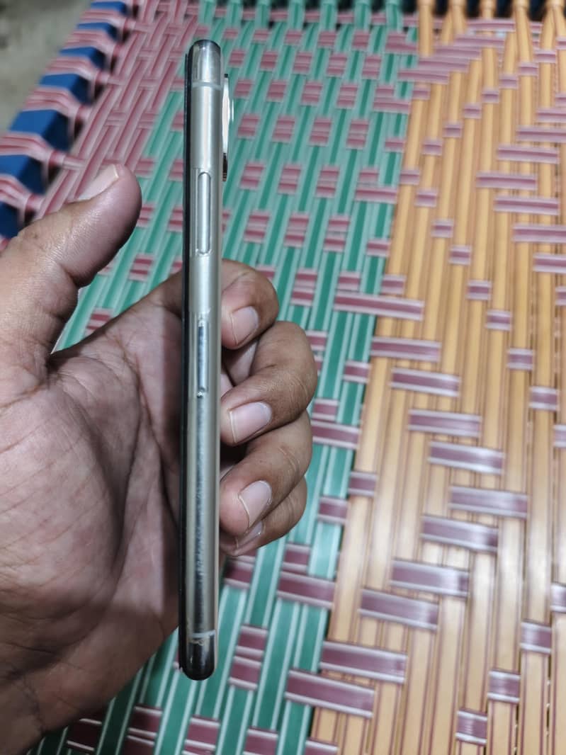 Apple iPhone X 5