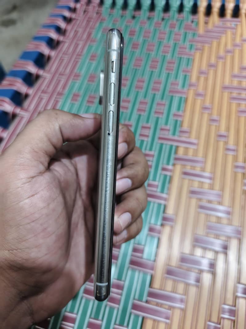 Apple iPhone X 6